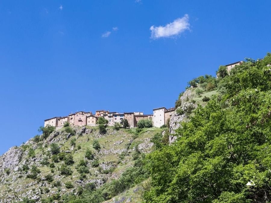 The houses of Castrovalva on top of a rock wall, seen from below