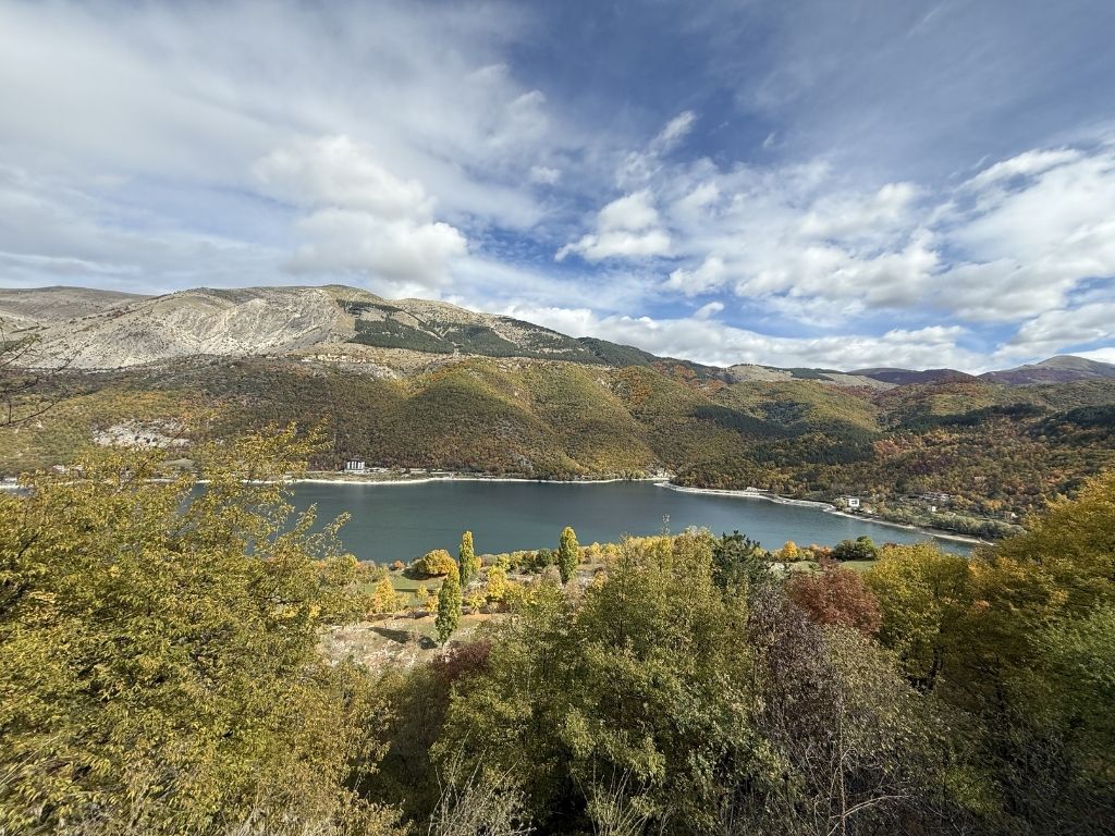 Panorama Lago di Scanno sentiero del Frontone
